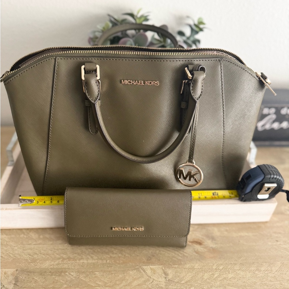 Michael Kors Large Green Satchel with Signature Charm & Matching Wallet Set - Picture 2 of 9